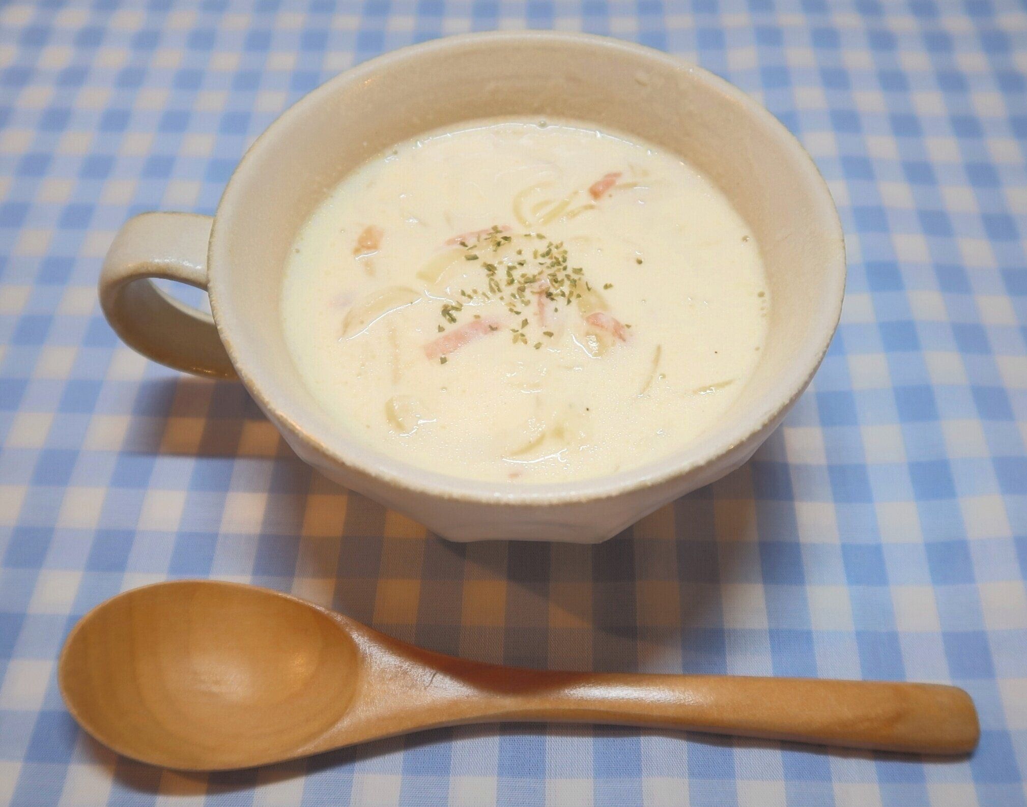 旨味たっぷり！【玉ねぎとベーコンのクリームスープ】のつくり方