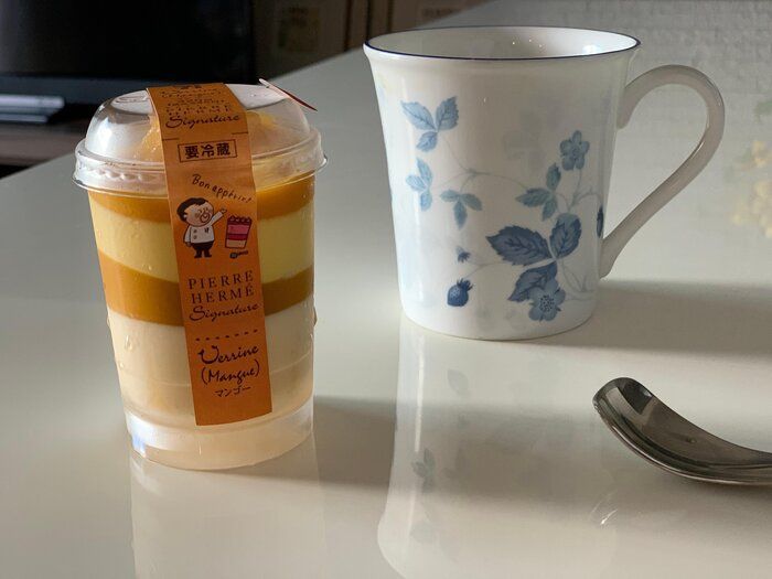 セブンスイーツ　ピエール・エルメ シグネチャー カップケーキ　マンゴー