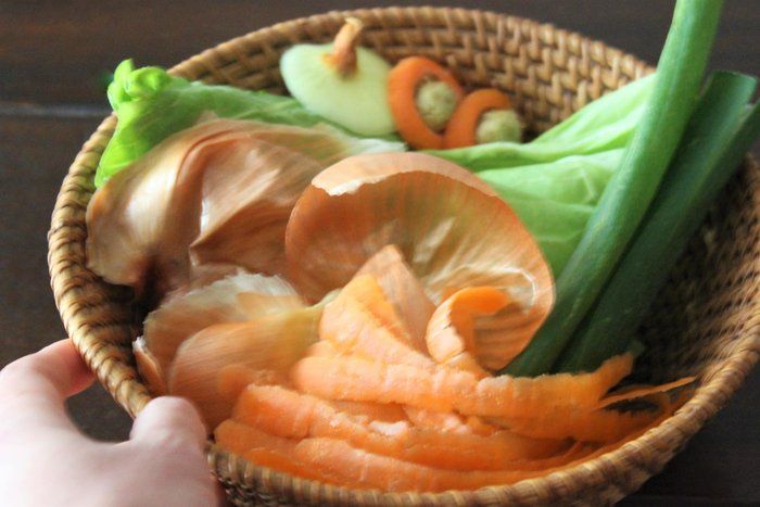 コスト0円！栄養たっぷり、地球にやさしい、なにより美味しい！スープにもカレーにも味噌汁にも。今日から始めるベジブロス、野菜だし。