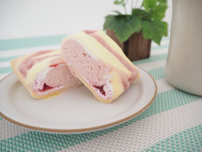 【ミニストップ】見た目も推せる！しあわせクレープ～苺&レアチーズ～はバランスのいい甘みと酸味を堪能できるスイーツ