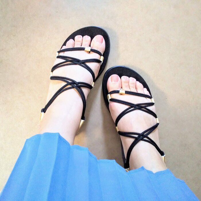 大人女子におすすめ！どんなコーデにも合うスポサン「Teva ボヤインフィニティ メタリック」