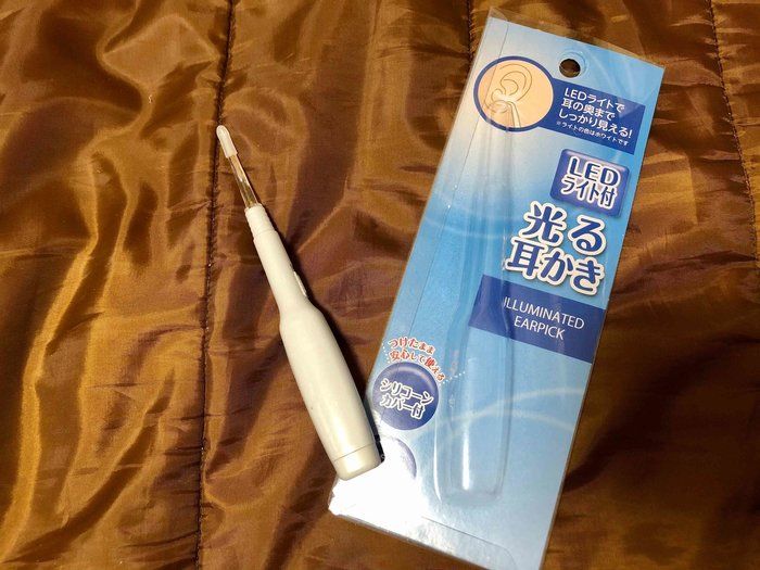 キャンドゥの【光る耳かき】は、耳掃除を耳探検に変える！