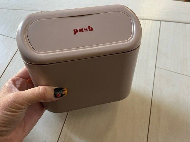 【3COINS】転がらない！簡単取り付け!カーダストボックスがすごい！