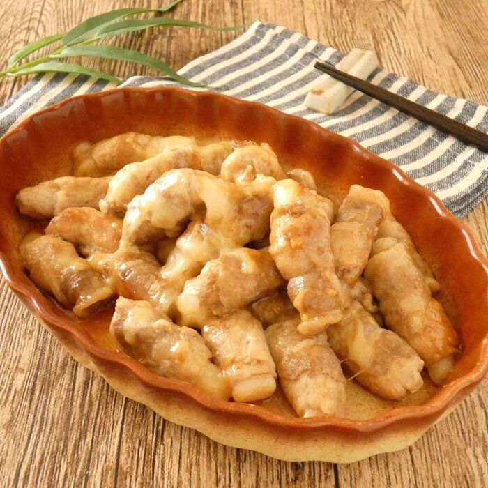 余ったお餅がやみつきおかずに！とろ～りチーズの「豚肉の餅巻き甘辛炒め」