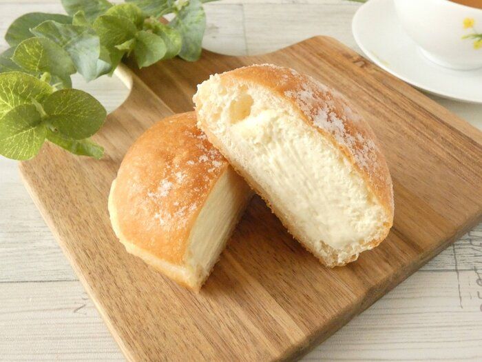 【ファミマ】クリームだけじゃなくて生地もふんわりとろける！「ボンボローニ」はほっぺたが落ちるおいしさのスイーツパン