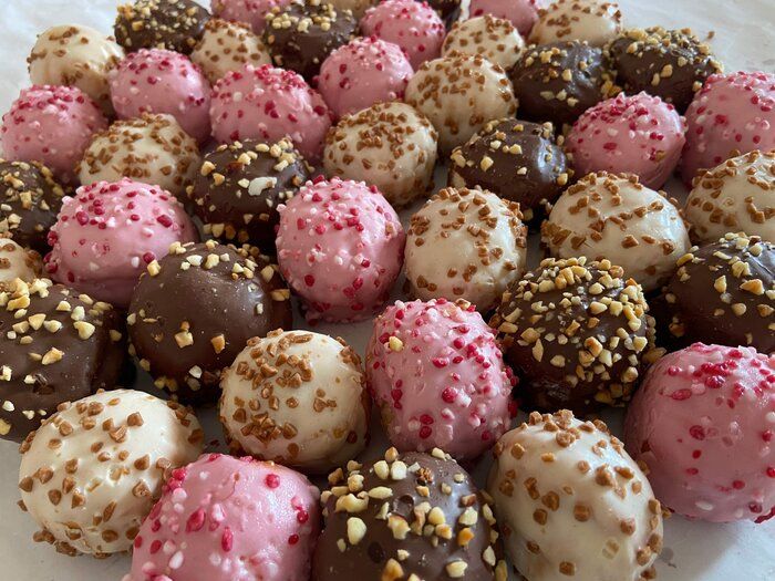 【コストコ】大注目！映えて美味しいカラフルドーナツが新登場！