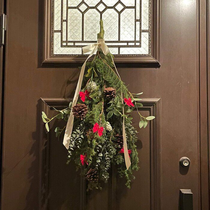 本物の木と造花でハンドメイド！クリスマスから新年まで飾れるスワッグ