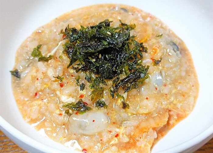 【今が旬！牡蠣レシピ】キムチのシャキシャキ食感を生かした旨味たっぷり中華風の牡蠣雑炊はいかが？