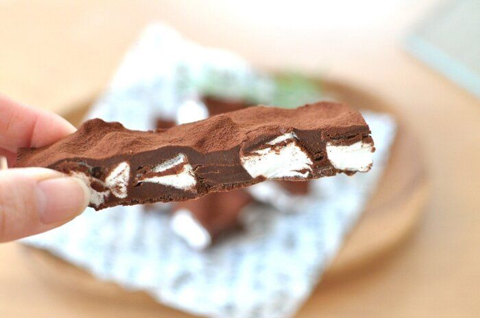 タッパー×板チョコ【チョコファッジ】バレンタインにぴったり！アメリカンな濃厚生チョコレシピ