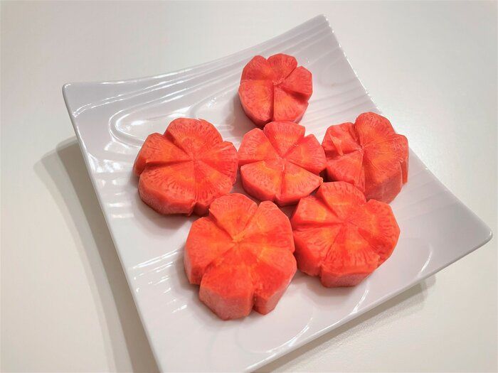 【お正月に使える】にんじんをお花の形に切る方法！