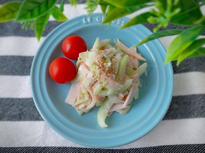 何のサラダか分かる！？夏にたくさん捨てているアレは新感覚のおいしさ！