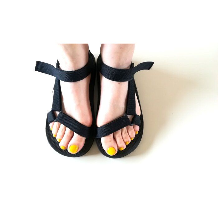 【ダイソー】500円で！？どんなコーデにもピッタリ！teva風スポサン