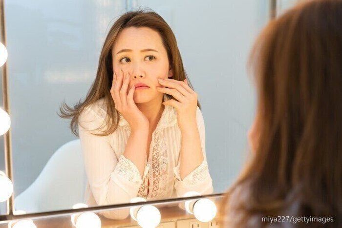 マスク生活で老け顔に？！ほうれい線を深くしないための対策3つ