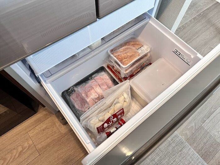 【無印良品】冷凍庫内を立てて収納したい方におすすめの仕切り板