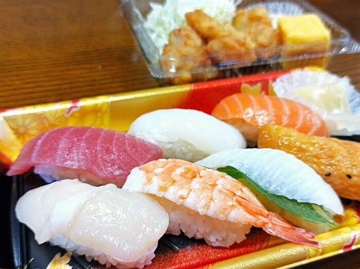 【はま寿司】握りと揚げ物がついてランチに嬉しいワンコイン！新発売の「寿司弁当」！WEB予約でさらに最大10％OFFとは？