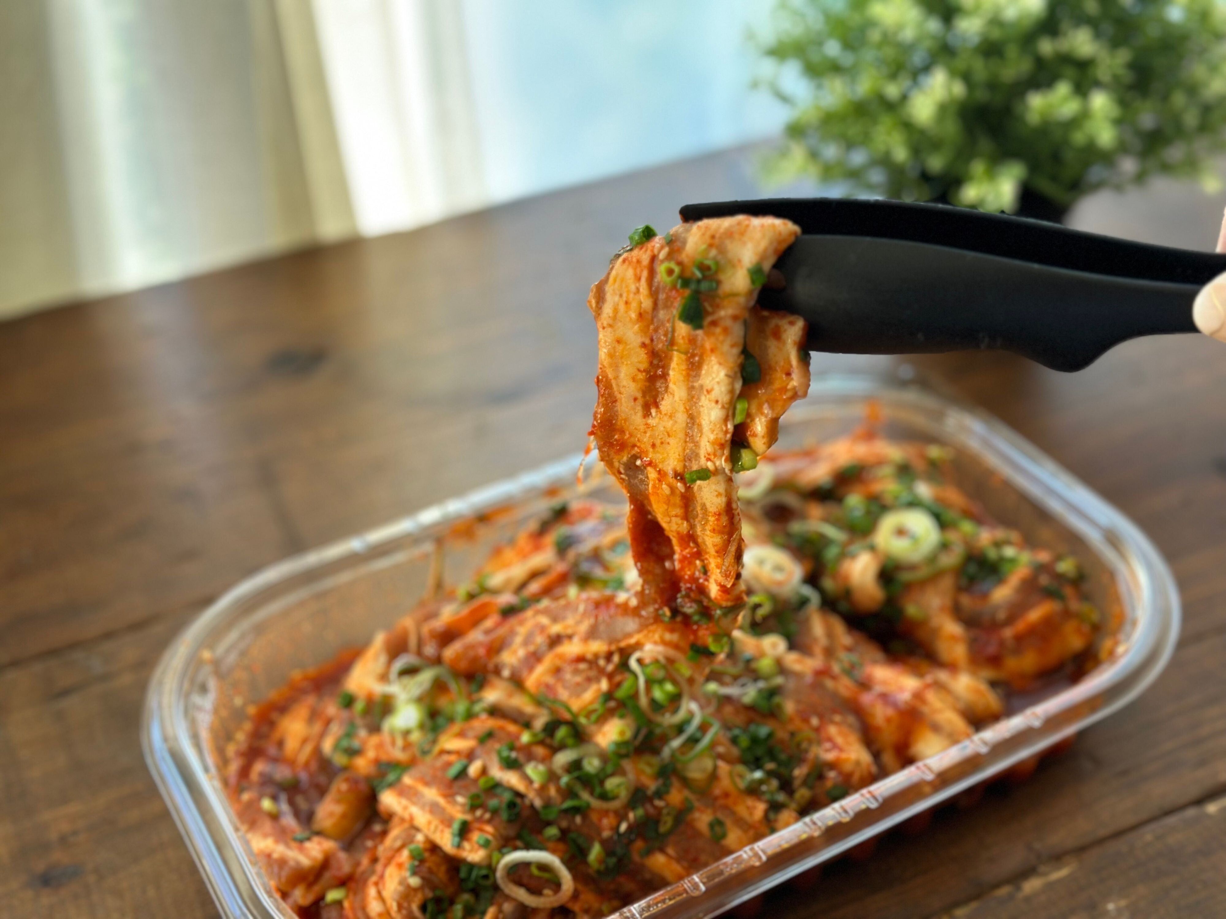 ごはんのおかわり止まりません！コストコ新商品デリカは焼くだけで激ウマ！「冷凍庫に常備したい！」マニア激推し商品！