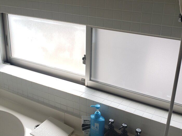 すりガラスだから見えないと思って過ごすこと16年！簡単に目隠しする方法で解決！