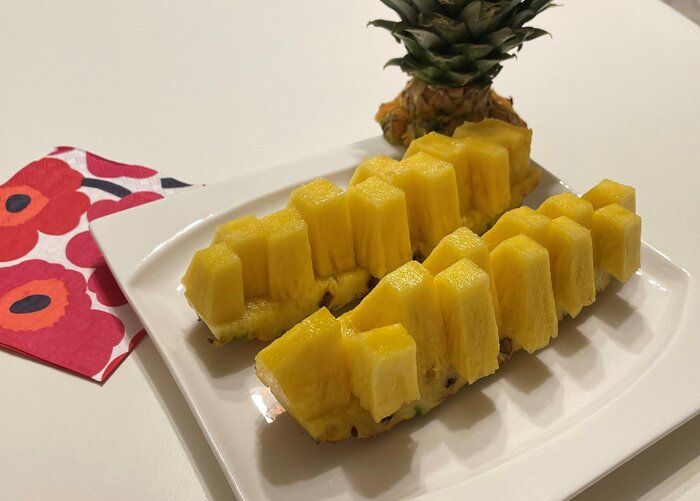 【マスク肌の乾燥にも良い！？】大量に、余すことなく食べられる！パイナップルの切り方！