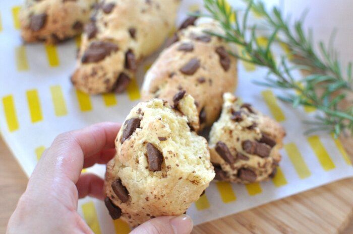 材料4つ【ザクザクチョコパン】HM＆板チョコを混ぜて焼くだけ！サックリ食感のおやつパンレシピ