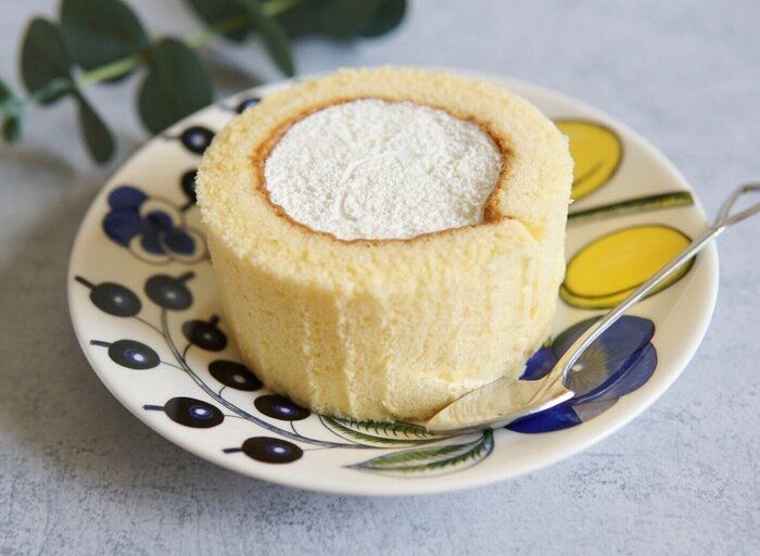 【ローソン】毎月６日は何が出るかな、お楽しみ。厚さ２倍のプレミアムロールケーキを食べてみた。