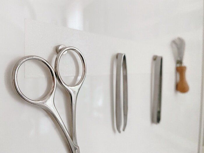 鏡裏までフル活用！100均アイテムで三面鏡が劇的に使いやすくなる