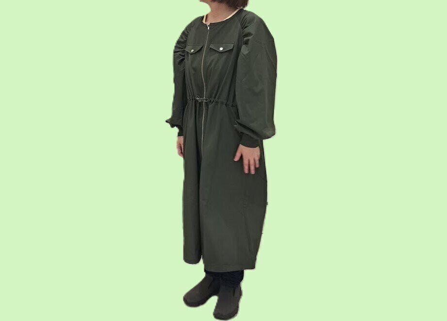 売切必至【ワークマン】雨の日対応もＯＫ！きれいめなワンピースコート