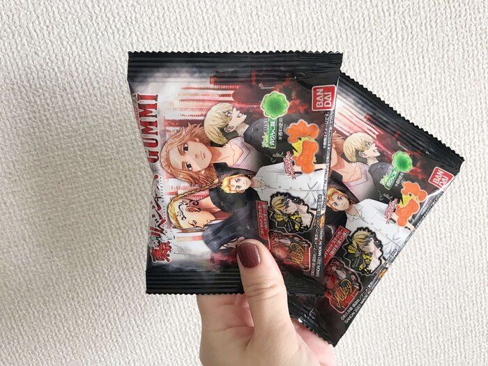 売り切れ店続出！「東京卍リベンジャーズ」ダイカットステッカー付のお菓子が発売！