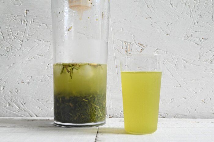 夏にぴったり！渋み＆カフェイン控えめ！いつもの茶葉で作れる♪スッキリおいしい「氷出し緑茶」