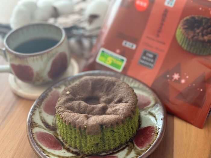 【セブン】温かいお茶といただきたい濃厚抹茶とザクザクザラメが上品な冷たい「お抹茶カステラ」
