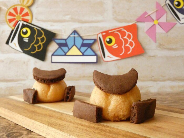 市販のお菓子で簡単デコ！子どもと一緒に作れる「かぶとシュークリーム」