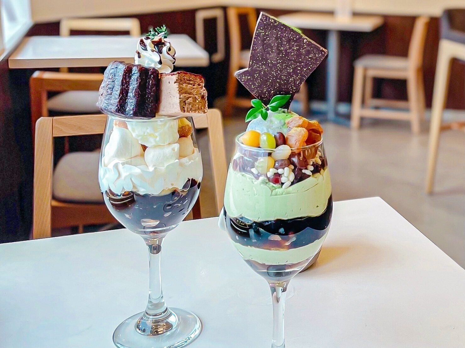 【横浜カフェ】くつろぎの空間で大人のパフェを堪能！横浜駅西口からすぐの【Salon de Parfait by UNI COFFEE ROASTERY】