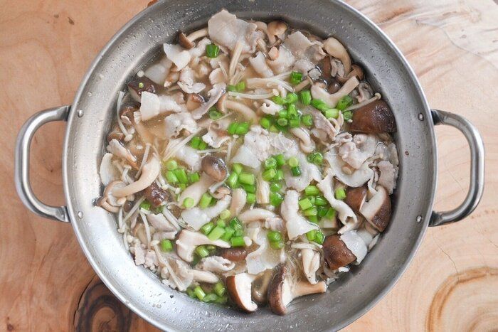 【カルディ】自宅で台湾気分♪酸味が効いたやみつき料理「酸菜白肉鍋」を自宅で再現しよう！＆きのこたっぷりおすすめレシピ