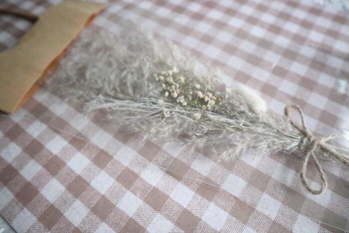 ダイソーの映えシートで誰でもSNS用のお洒落写真が撮れる!