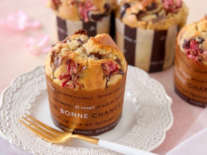 桜の季節に♪簡単に作れる「桜とあんこのマフィン」レシピ