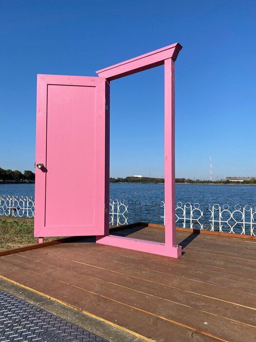 埼玉県久喜市に「どこでもドア」が出現！チケット完売必須レンタルボートでのんびり、鯉に餌やりができる公園～久喜菖蒲公園～