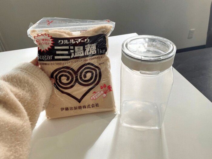 砂糖1キロがそのまま入る！フレッシュロック角型でスッキリ収納