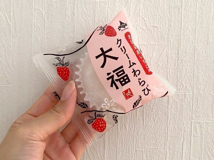 【カルディ新商品】2時間待ちでも食べたい！こだわりの詰まった「北海道産いちごのクリームわらび大福」