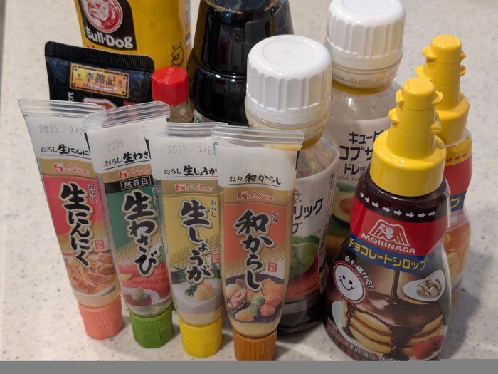 【冷蔵庫収納】チューブやビンはどこが正解？調味料のベストな置き場と収納に役立つ便利アイテム