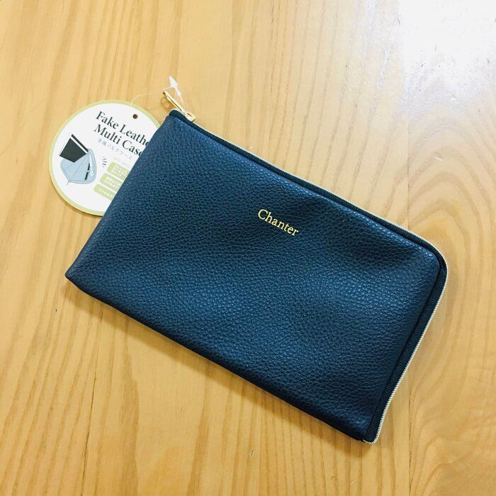 【ほんとに110円？】こんなのずっと欲しかった！通帳も入るおしゃれ革風マルチケース