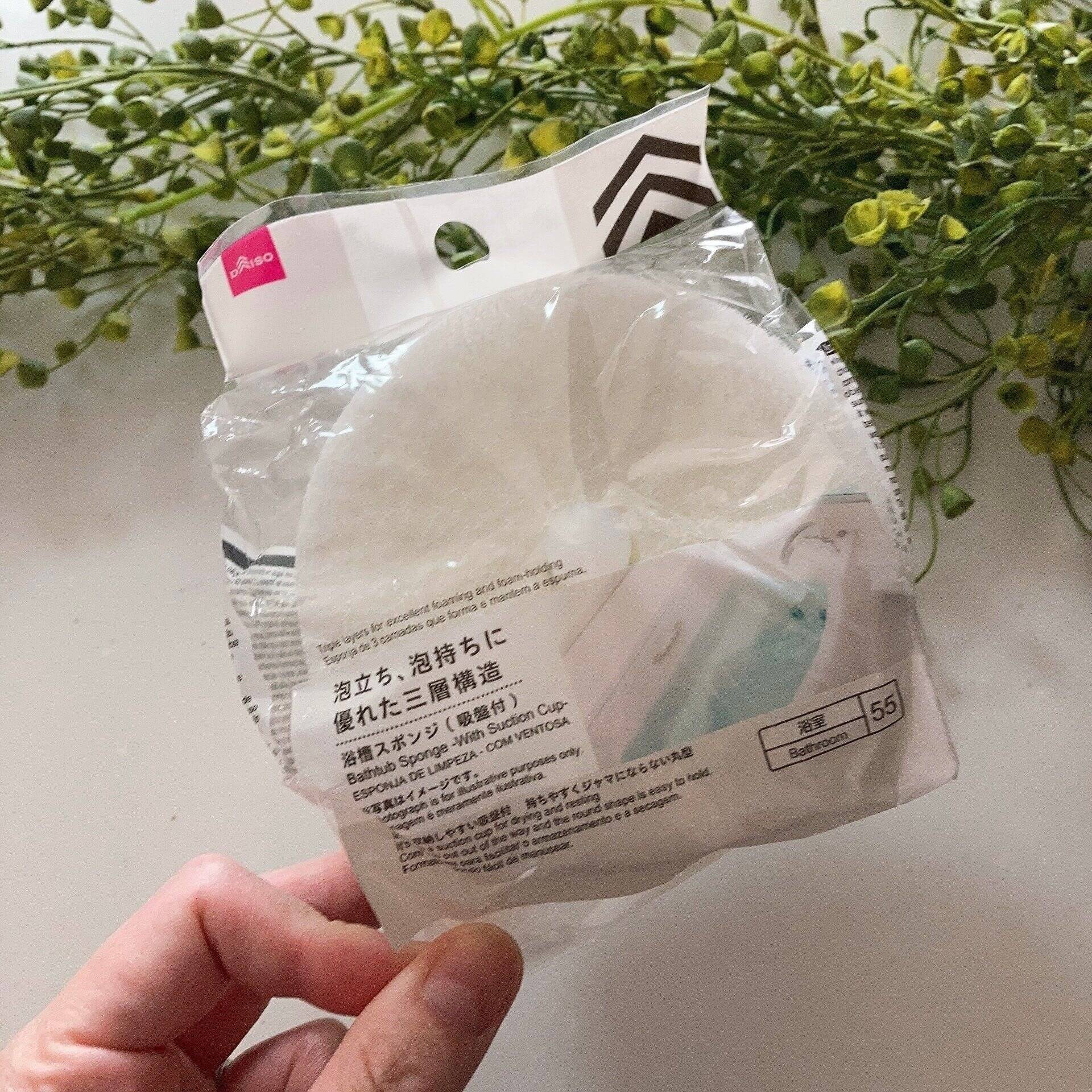 収納場所にも困らない！気になったらいつでもサッとお掃除できるダイソーの商品