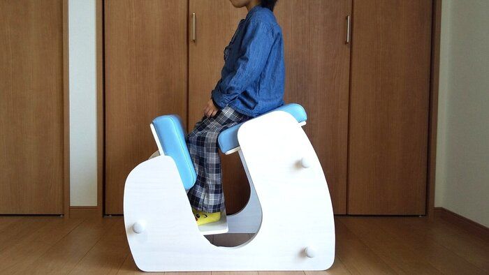 評判通りの「美姿勢」をキープ！届いて即リピ買いした変形チェアがすごい！