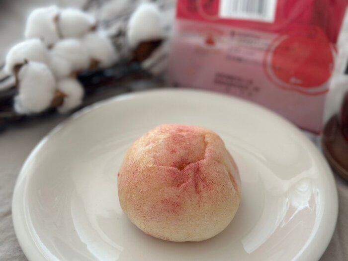 【ローソン新商品】あふれる注意！かわいいピンクが目印の「ほぼほぼクリームのシュー」