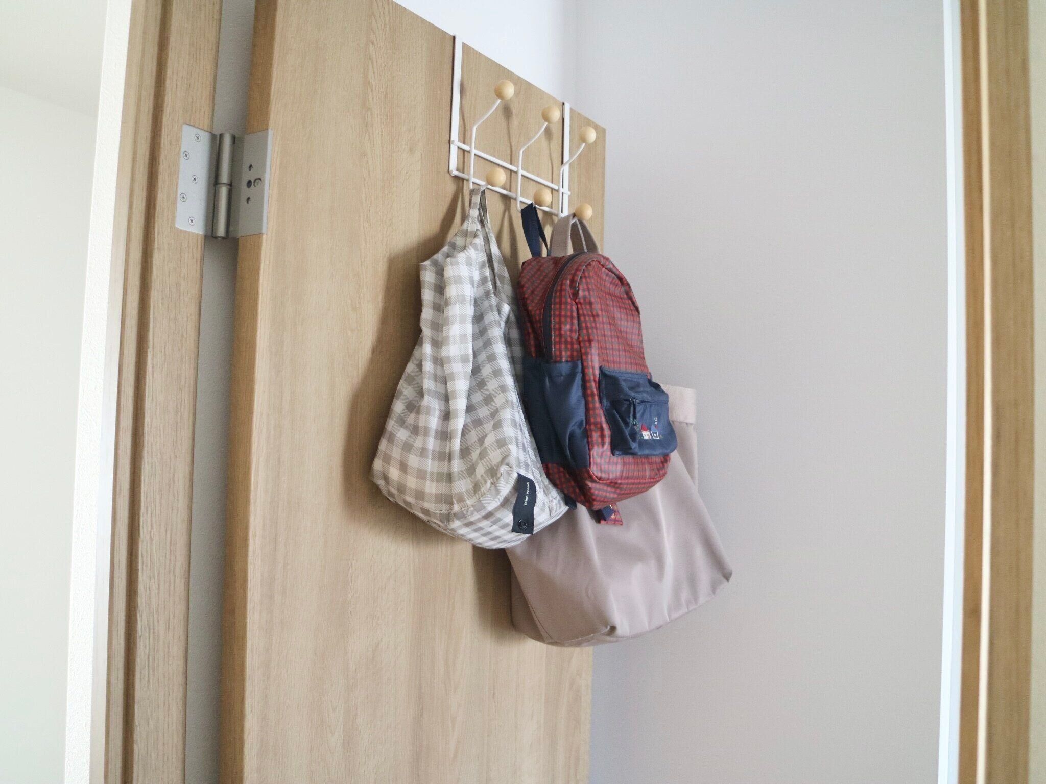 【ダイソー】毎日使うかばんをスッキリ収納できるアイテム見つけました！100円じゃないけど買って大正解のダイソー商品