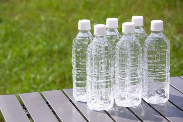 ペットボトルの水