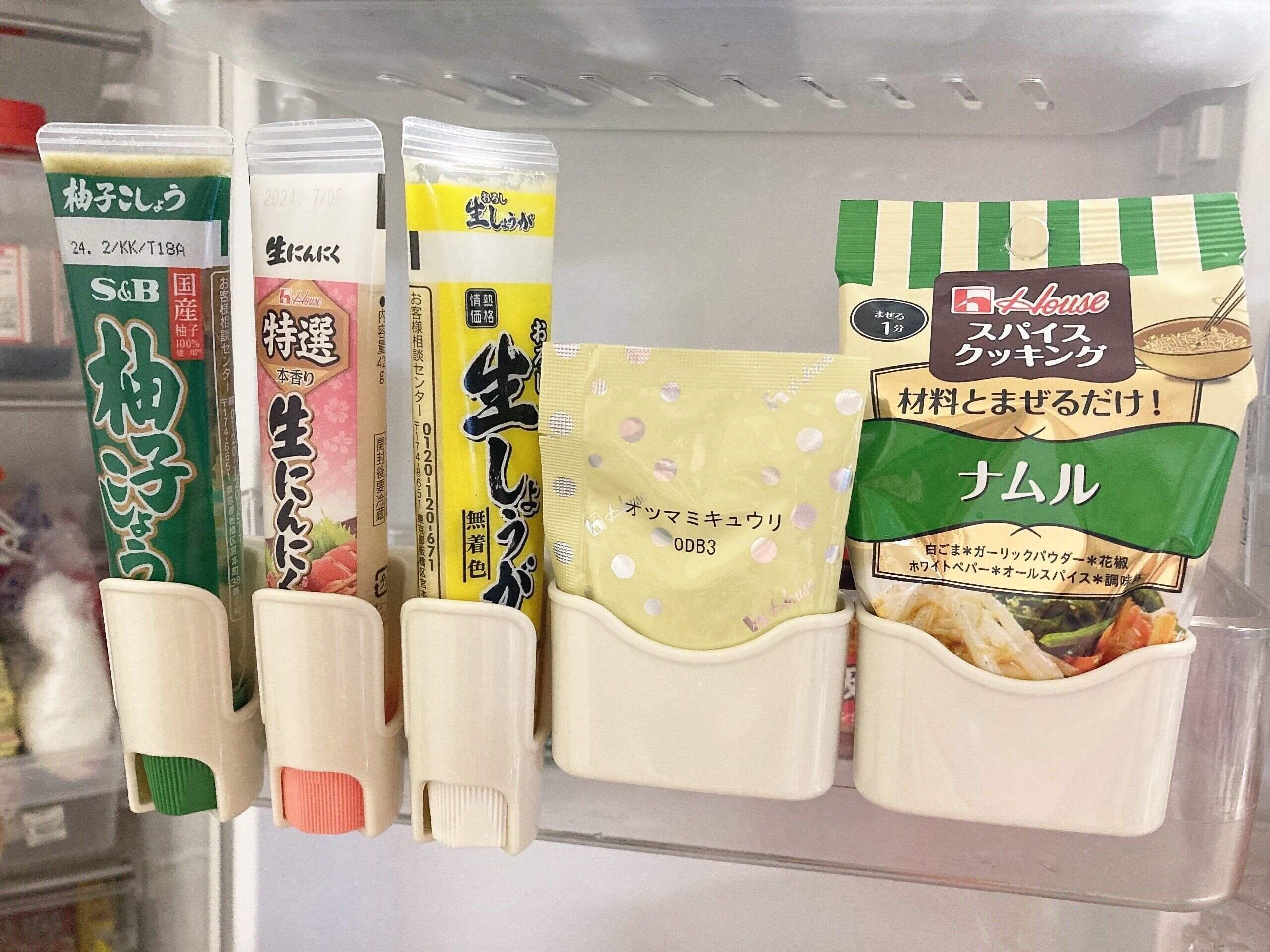 【3COINS】おしゃれなカラーの便利なセット『冷蔵庫ドアポケット収納7個セット』