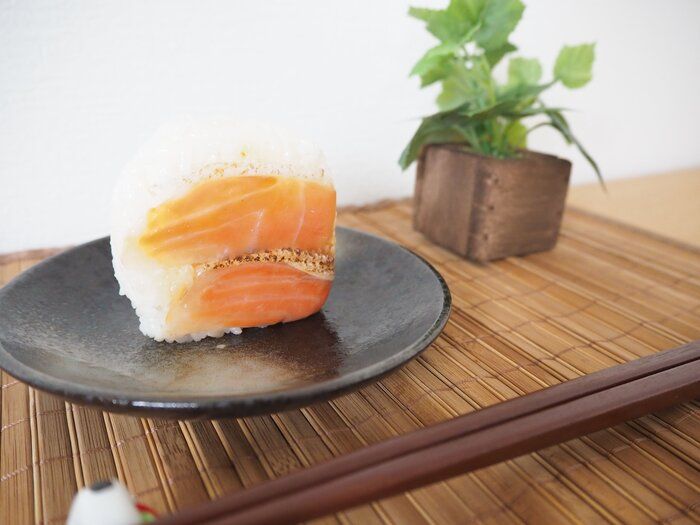 【ミニストップ】これで108円はお得すぎ！焼きサーモンハラスは価格に合わない高級感がすごい！