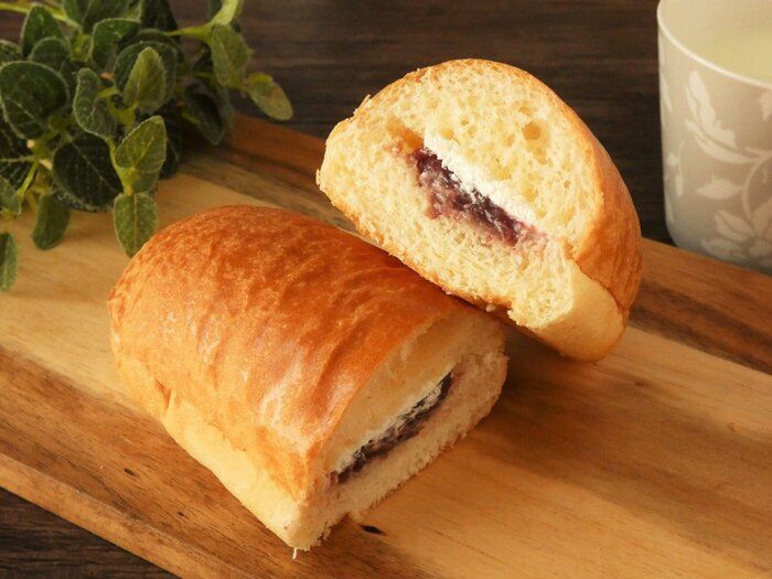 【ファミマ】昔懐かしの味が進化して登場！「生コッペパン（あん＆バター入りホイップ）」