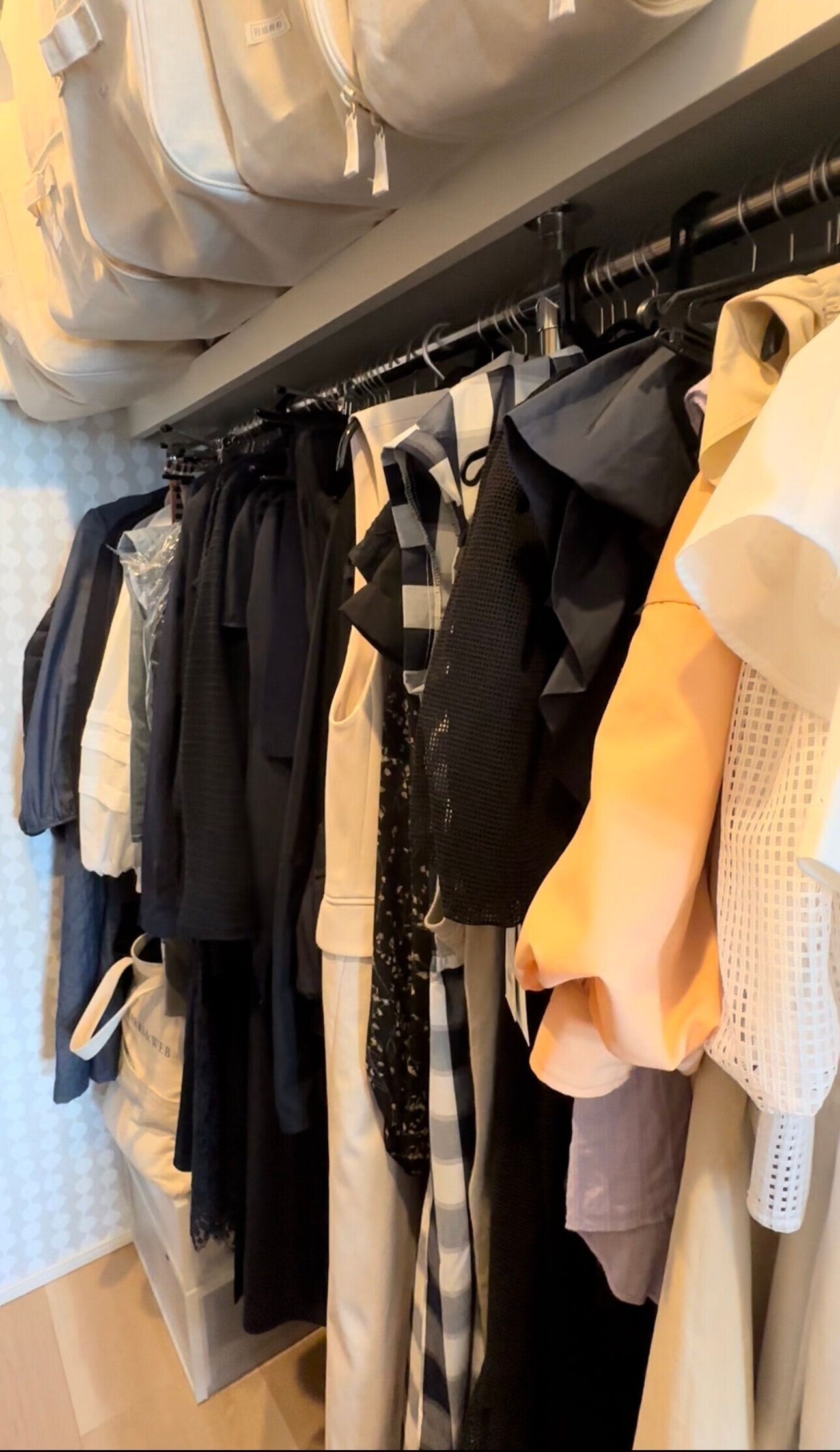 【ライフハック】アイロンいらずでシワを伸ばす裏技とは！？