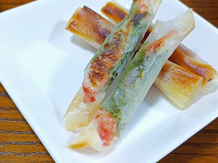 【春巻きの皮最強説】いろんなものをクルクル巻いてフライパンで焼くだけ！油処理もないカリカリおつまみ