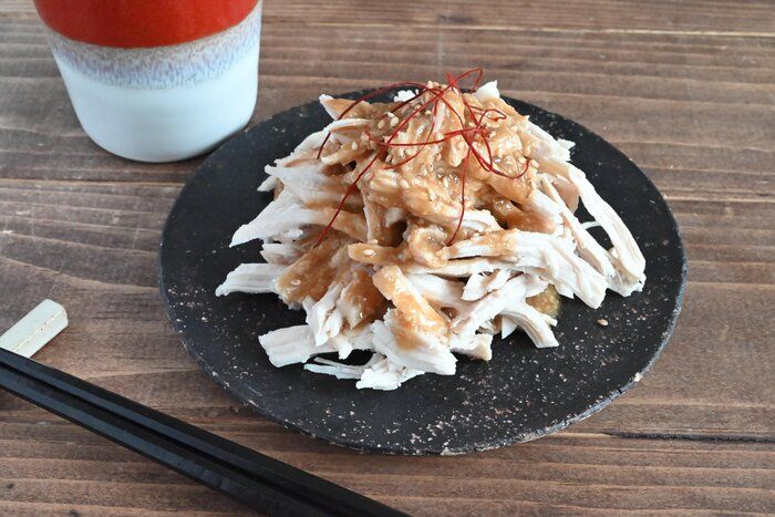 レンジで簡単♪家計にやさしいむね肉を手軽にいただこう！「むね肉のごまポン酢がけ」レシピ